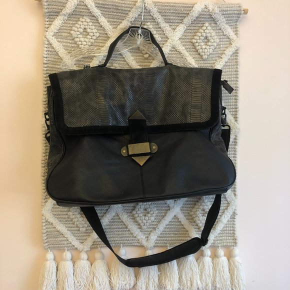 harlow messenger bag